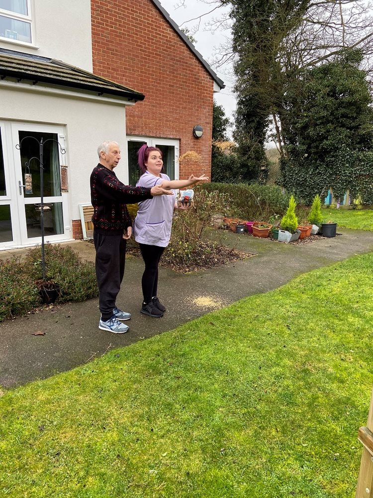 Orpington care home residents set their eyes on the skies